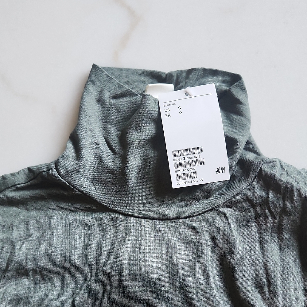 H&M Green Turtleneck Sweater Soft Knit, Size Small